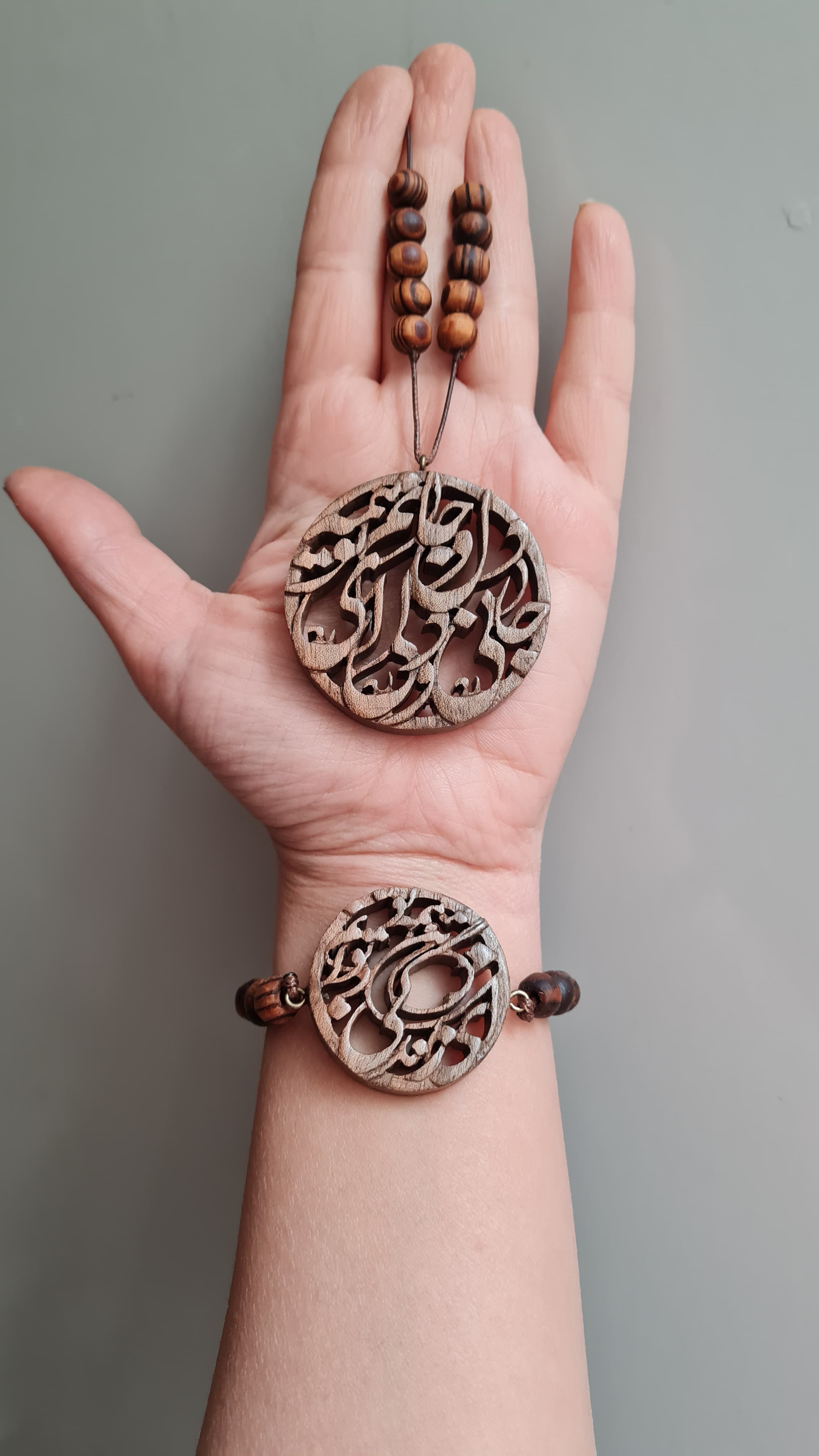 گردن‌بند و دست‌بند شعر چوبی